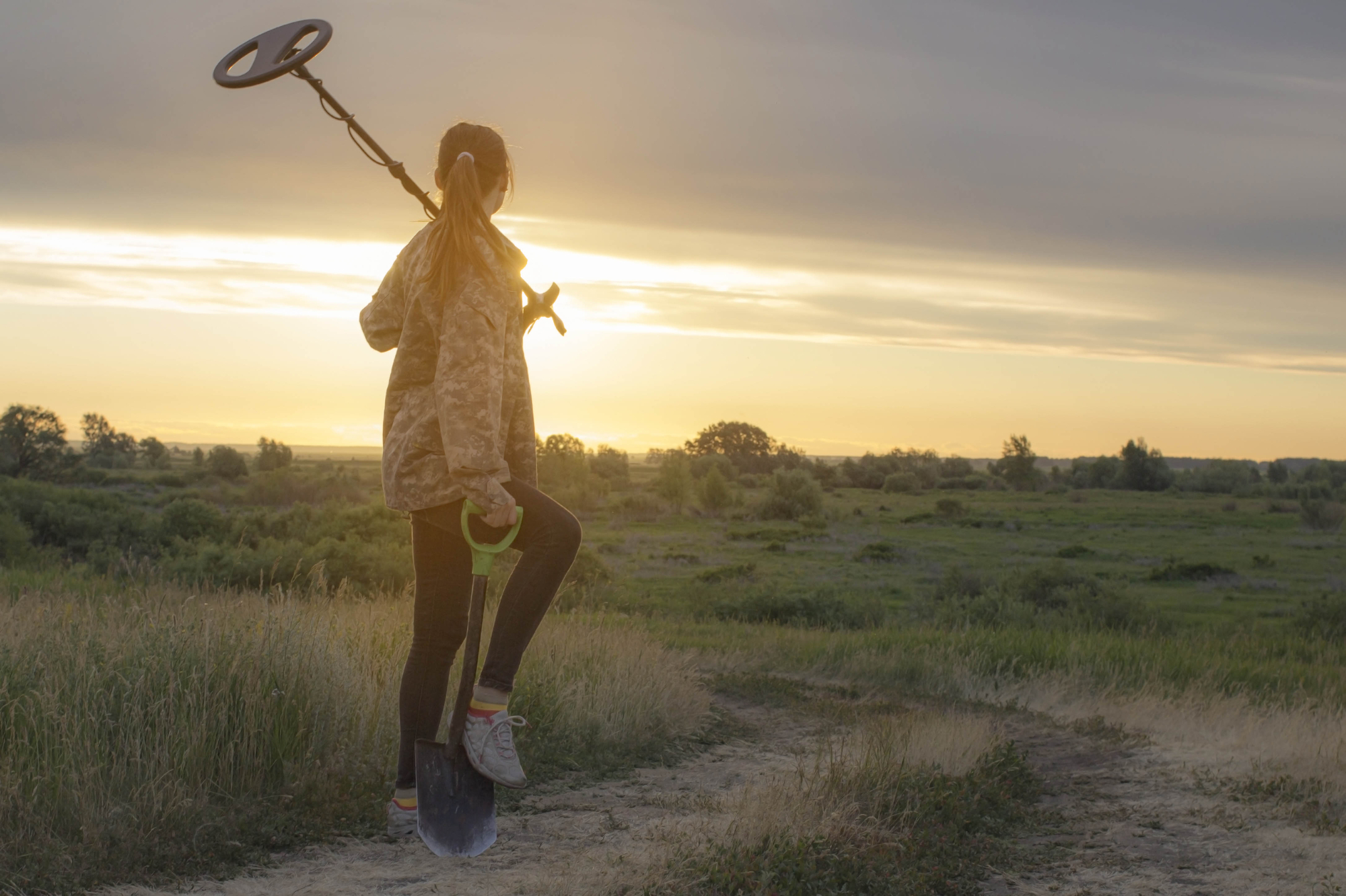 3 Ways To Find Gold In Beach Sand (Easily) Golden Silver Gems
