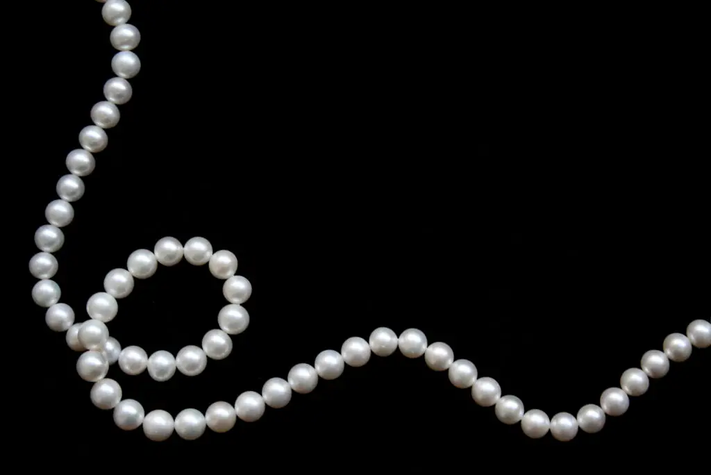 pearls-considered-bad-luck-all-explained-here-golden-silver-gems